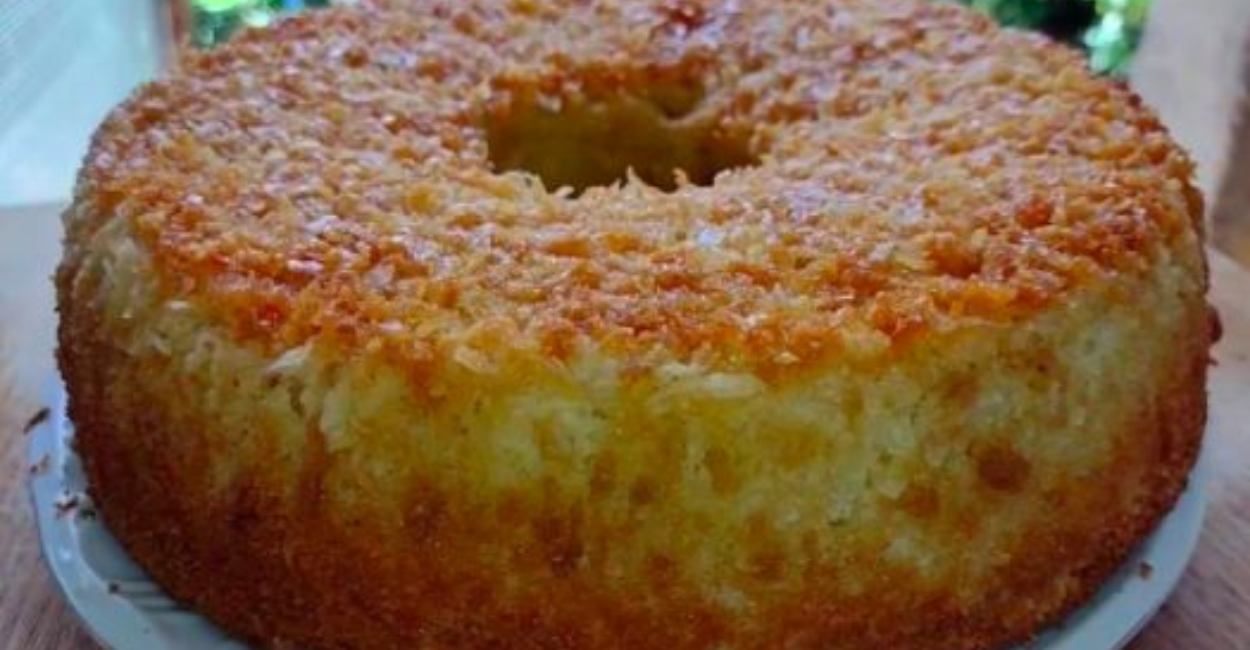 Bolo de coco simples