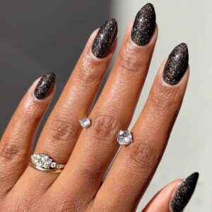 Unhas Pretas com Glitter